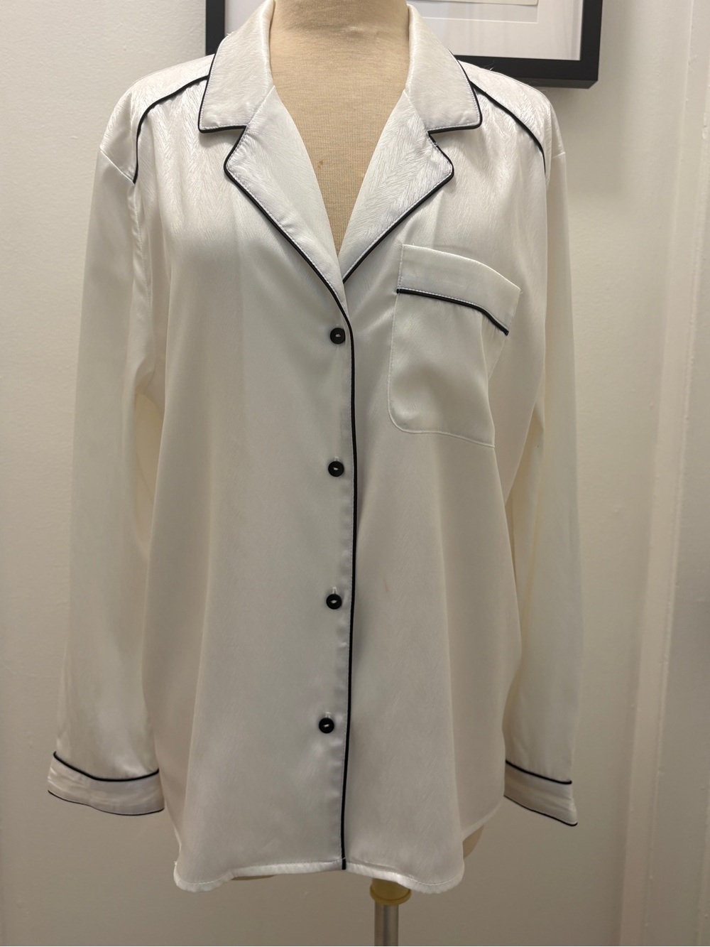 cupcakes & cashmere White Textured Blouse with Black Label